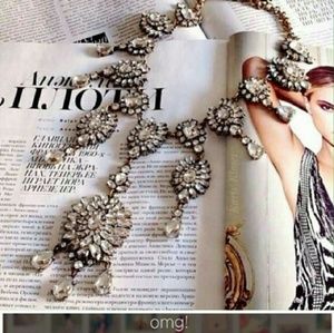 STUNNING STATEMENT NECKLACE